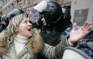 Krize na Ukrajině zvyšuje sociální napětí. Demonstrace v Kyjevě.